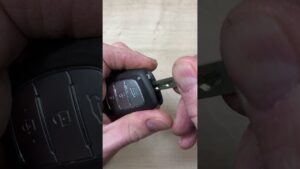 Read more about the article Hyundai smart car key battery change – EASY DIY #carkeys #hyundai #automobile