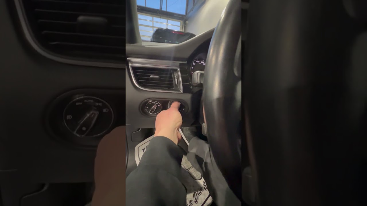 Read more about the article Lost Your Porsche Macan Key? Watch Us Make a New Car Key On-Site | Direct Locksmith Toronto