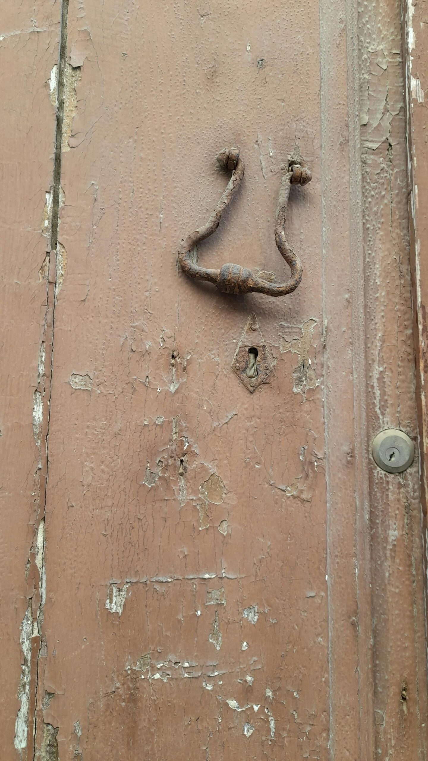 Read more about the article How to Tell If Your Door Lock Has Been Tampered With