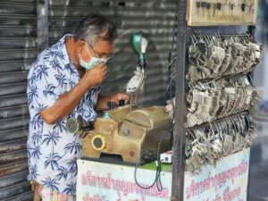 Read more about the article Mobile Locksmith Near Me – Locksmith Comes to You