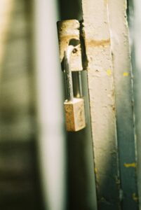 Read more about the article Why We’re the Go-To Locksmiths for Twin Cities Suburbs