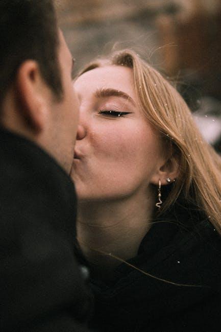 Daily Hair Care Habits to Maintain Healthy Locks Through the Season