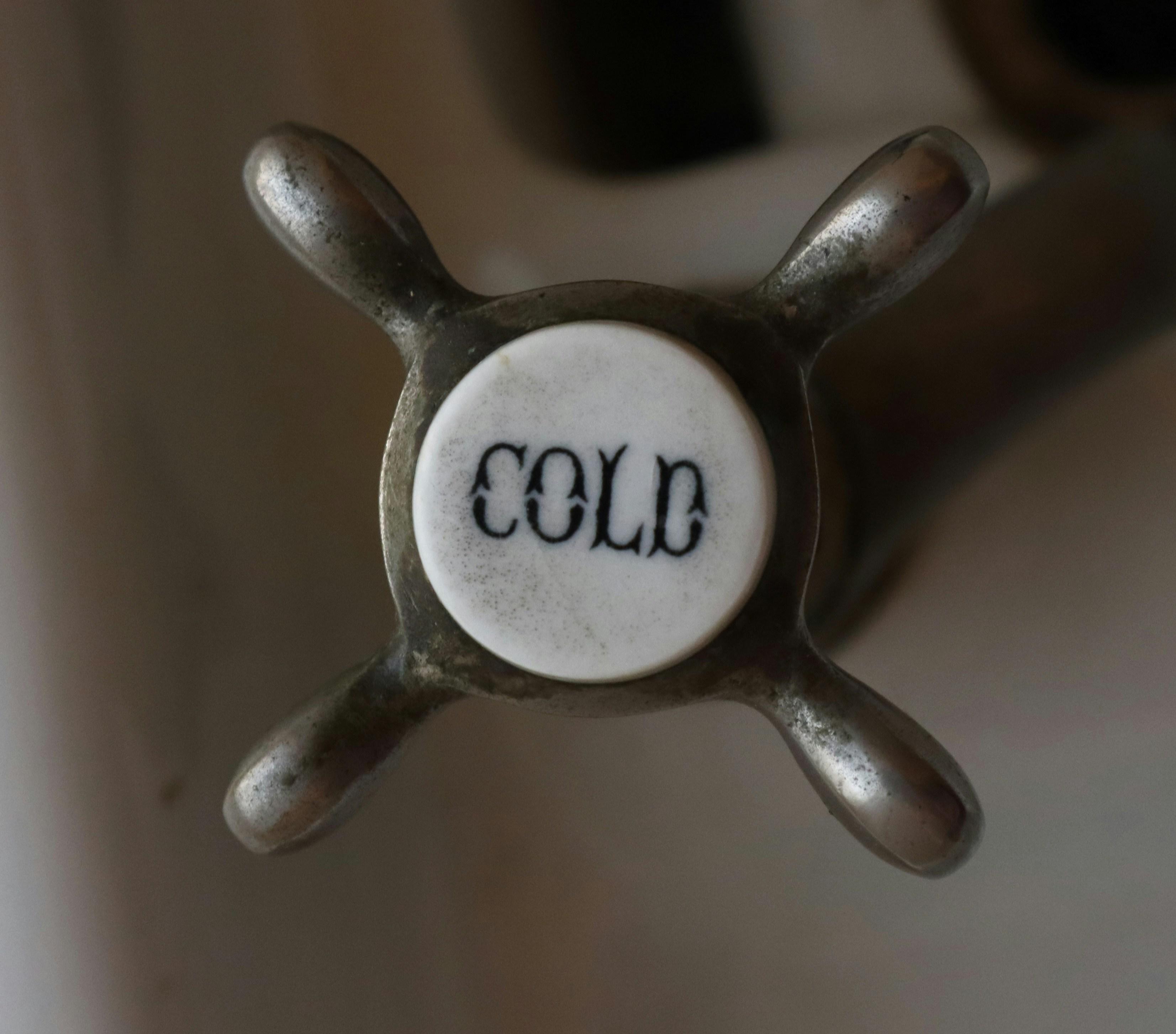 Professional Tips for Maintaining Locks During Winter Months
